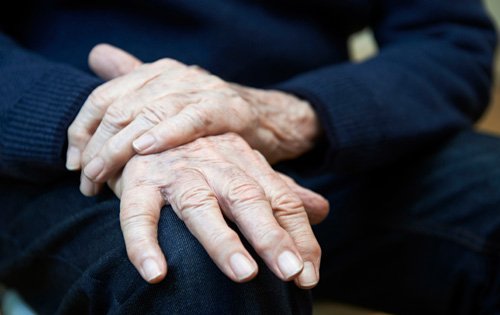 10 early warning signs of Parkinson’s disease