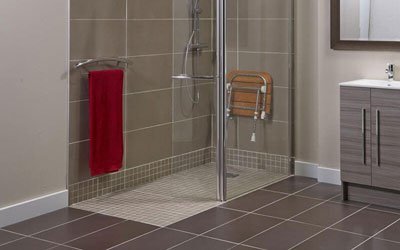 How wet rooms can ease the difficulty of bathing